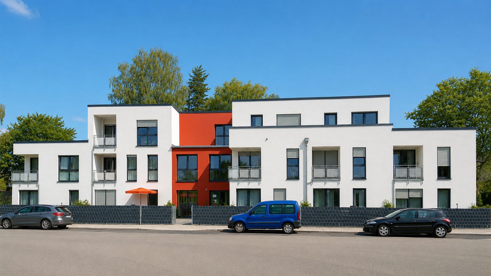 Mehrfamilienhaus mit Farbakzent in NRW